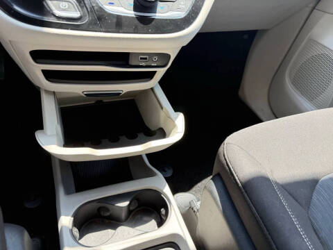 2020 Chrysler Voyager LX