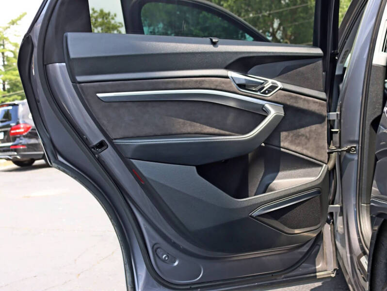 2019 Audi e-tron quattro Prestige