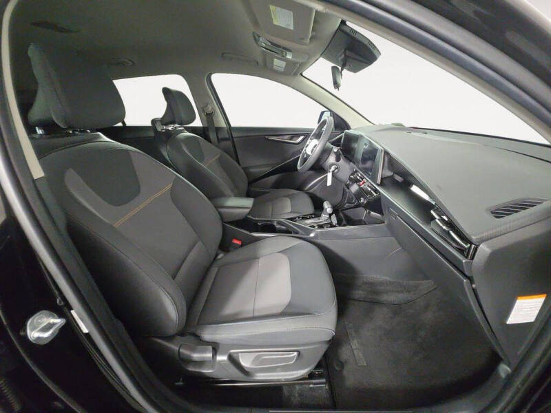 2023 Kia Niro LX