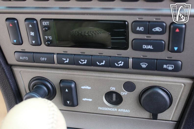 2004 Ford Thunderbird Deluxe