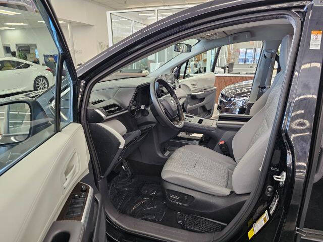 2023 Toyota Sienna LE 8-Passenger