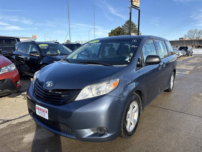 2014 Toyota Sienna L's photo