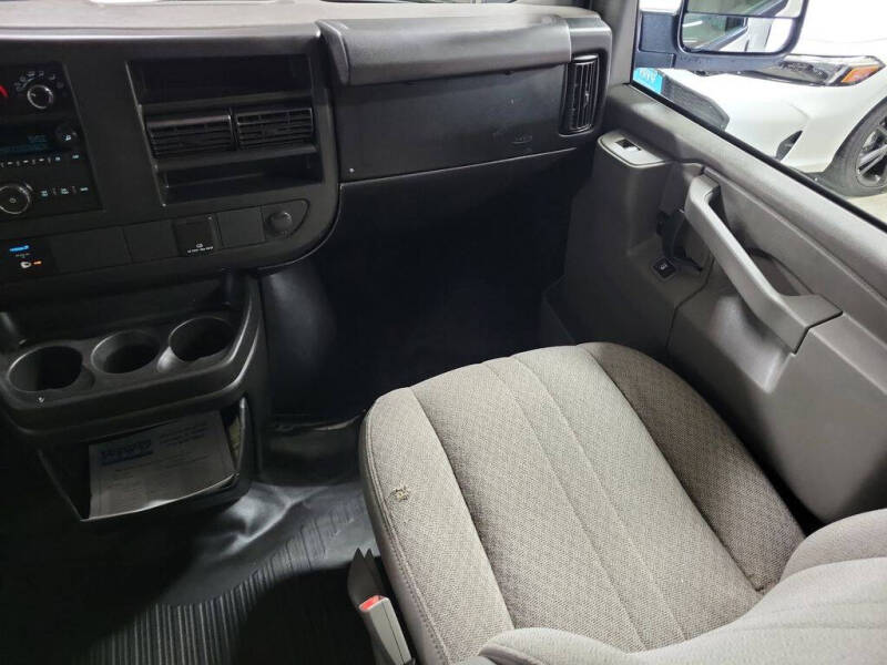 2017 GMC Savana 2500