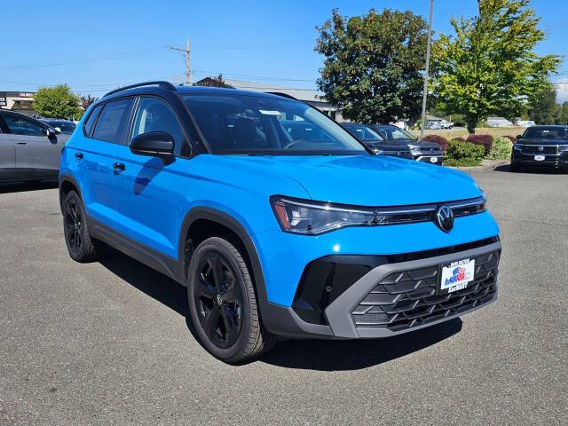 2025 Volkswagen Taos SE Black's photo