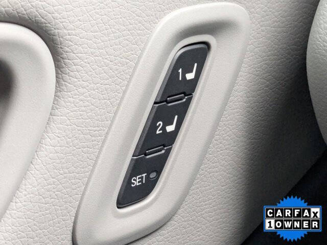 2023 Honda Pilot EX-L w/Rear Captain's Chairs