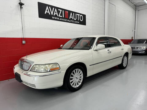 2003 Lincoln Town Car for sale at AVAZI AUTO GROUP LLC in Gaithersburg MD