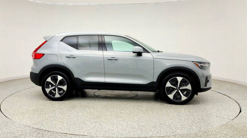 2025 Volvo XC40 B5 Core Bright Theme
