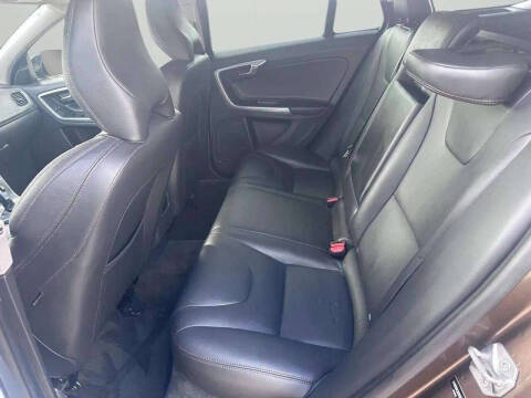 2016 Volvo V60 Cross Country T5