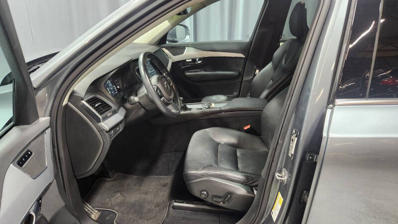 2018 Volvo XC90 T5 Momentum 7-Passenger