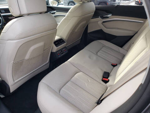 2019 Audi e-tron quattro Prestige