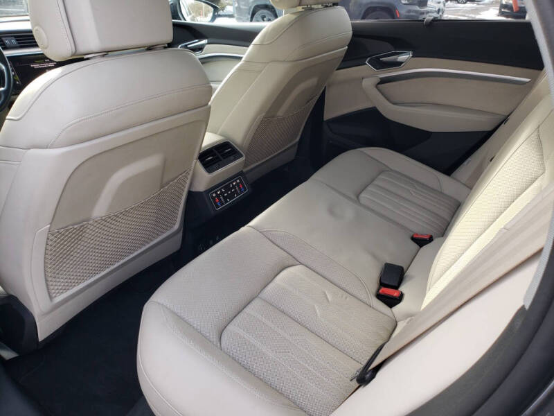 2019 Audi e-tron quattro Prestige