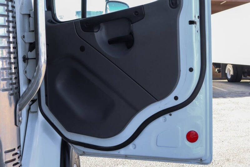 2016 Freightliner M2 106