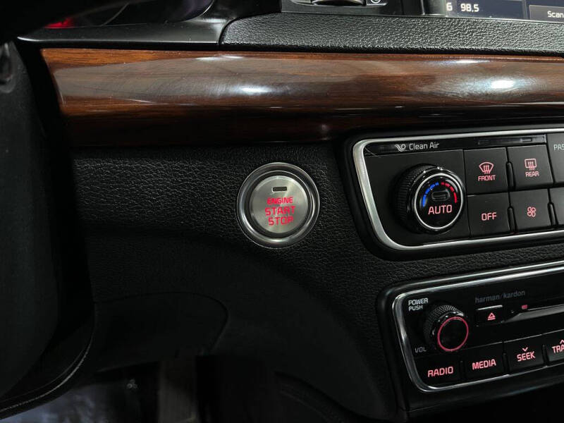 2018 Kia Cadenza Technology