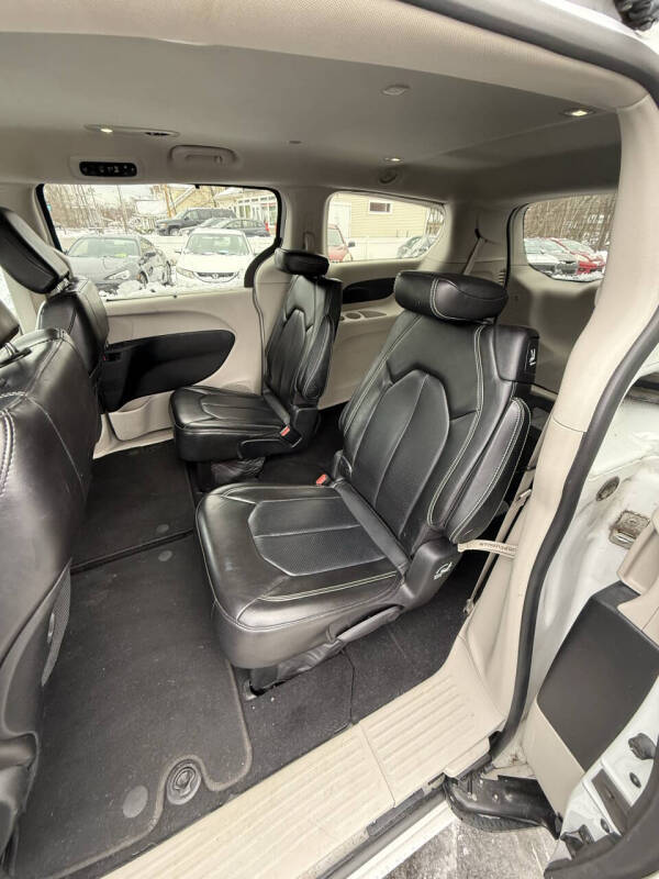 2020 Chrysler Voyager LXi