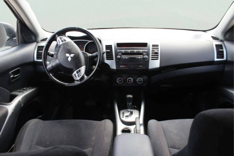 2009 Mitsubishi Outlander ES