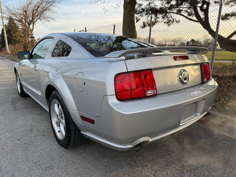 2009 Ford Mustang null photo 5