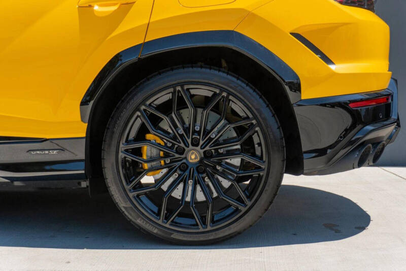 2025 Lamborghini Urus SE