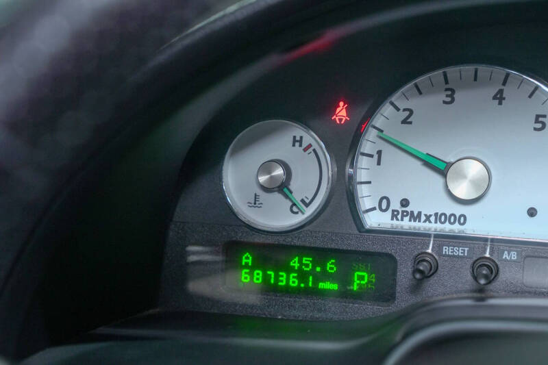 2004 Ford Thunderbird Deluxe