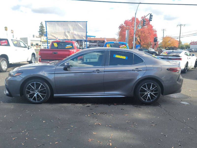 2021 Toyota Camry SE photo 8