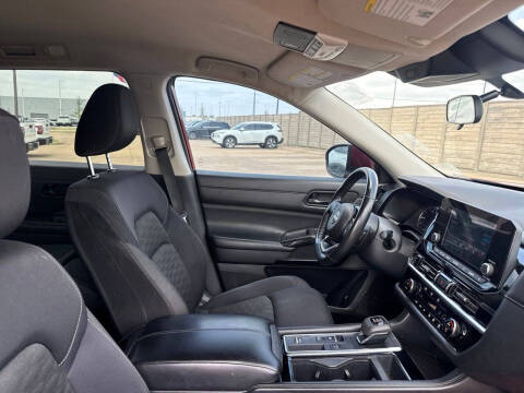 2023 Nissan Pathfinder SV