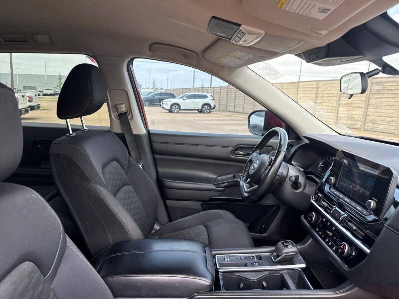 2023 Nissan Pathfinder SV