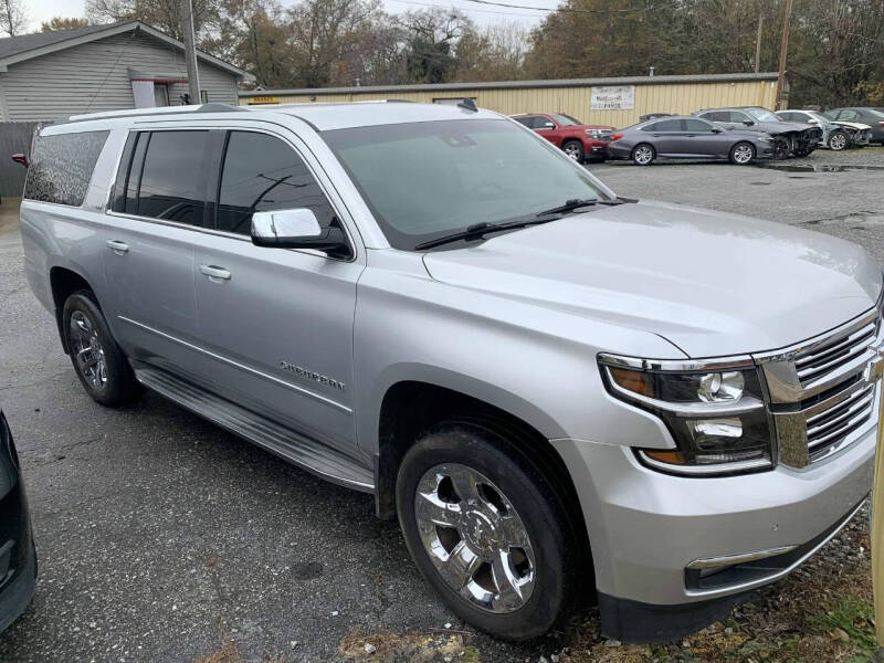 2015 Chevrolet Suburban LTZ photo 3