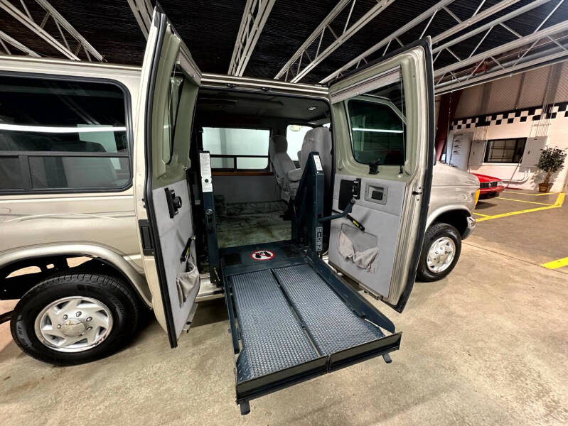 2002 Ford E-Series E-250 SD