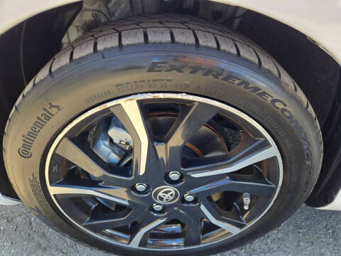 2016 Toyota Yaris 5-Door SE