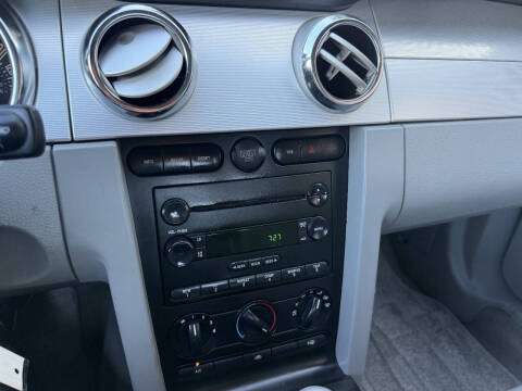 2005 Ford Mustang GT Deluxe