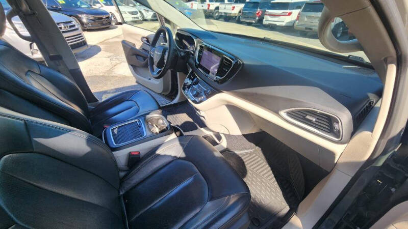 2022 Chrysler Pacifica Touring L