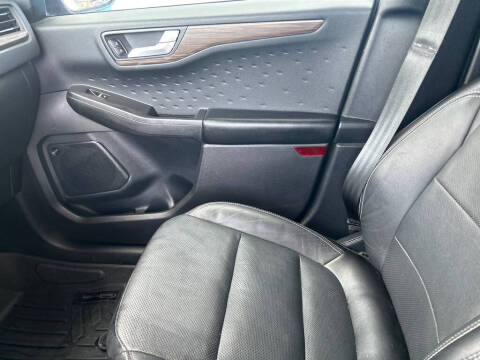 2020 Ford Escape Hybrid Titanium