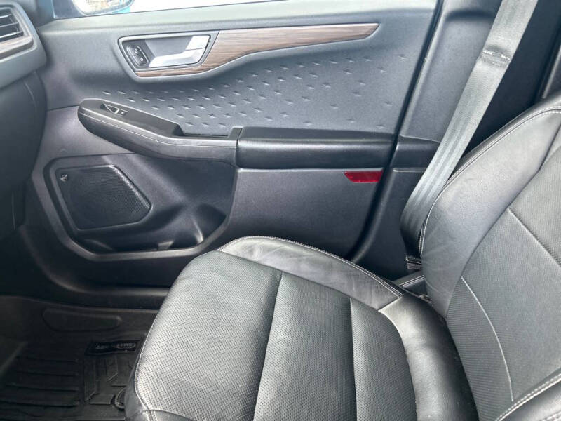 2020 Ford Escape Hybrid Titanium