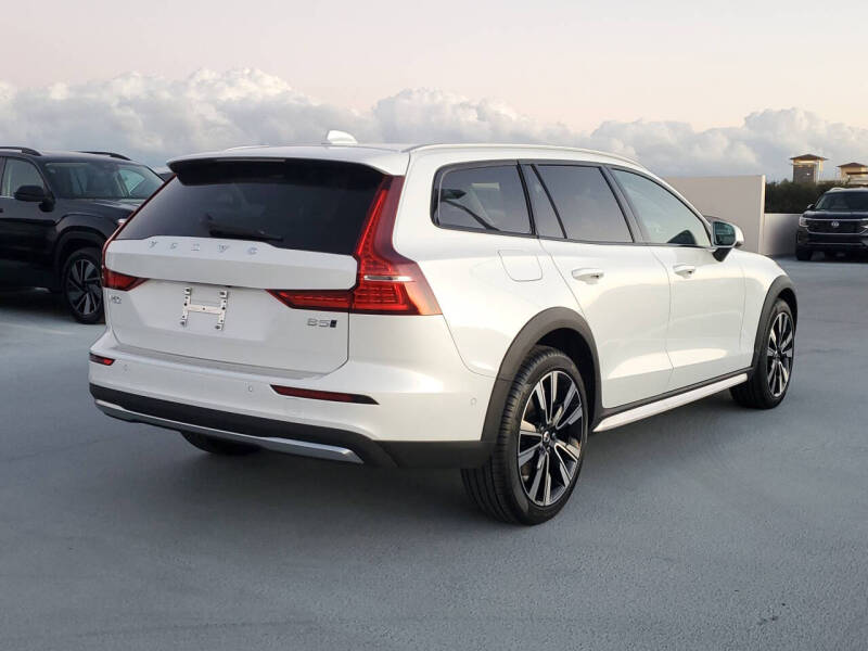 2026 Volvo V60 Cross Country B5 Ultra