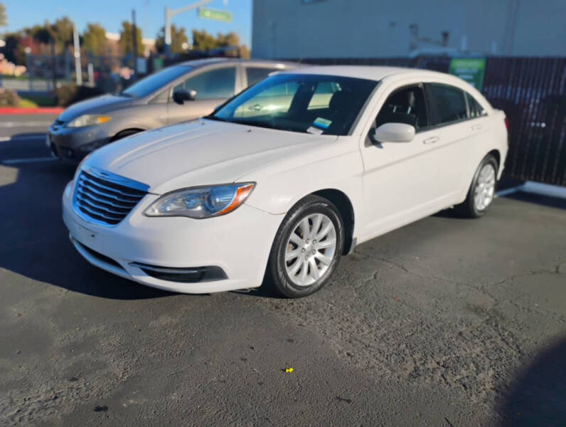 2014 Chrysler 200 Touring's photo