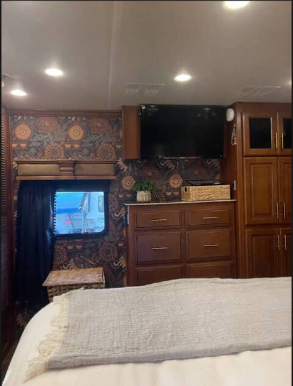 2015 Fleetwood RV Discovery 40G
