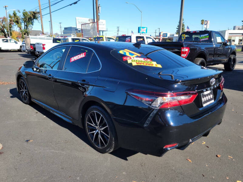 2021 Toyota Camry SE photo 5