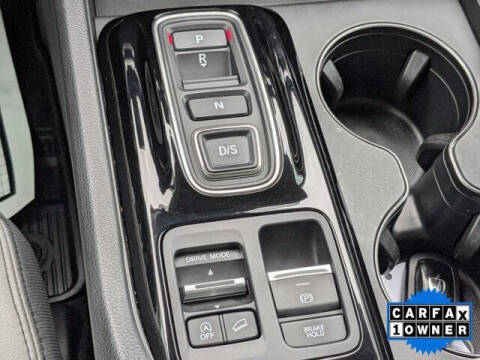 2023 Honda Pilot EX-L w/Rear Captain's Chairs