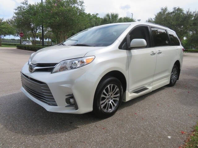 2018 Toyota Sienna XLE Premium 8-Passenger