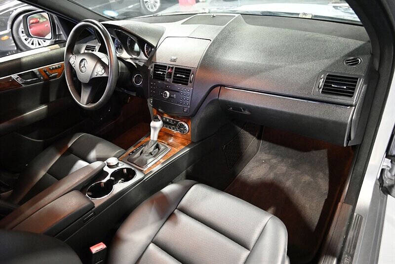 2009 Mercedes-Benz C-Class 24