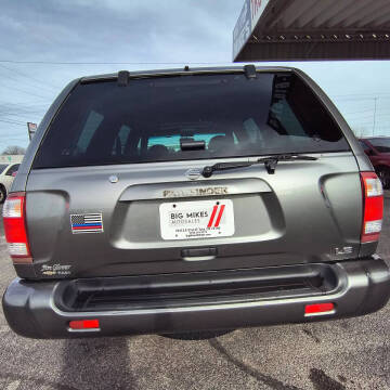2004 Nissan Pathfinder LE Platinum