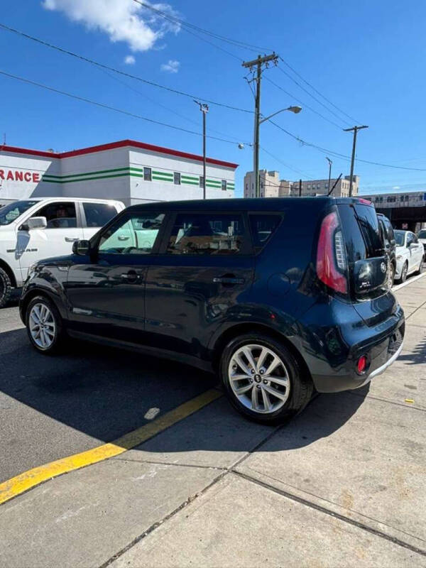 2017 Kia Soul +