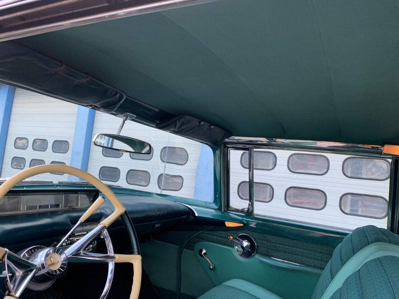 1957 Lincoln Capri 44