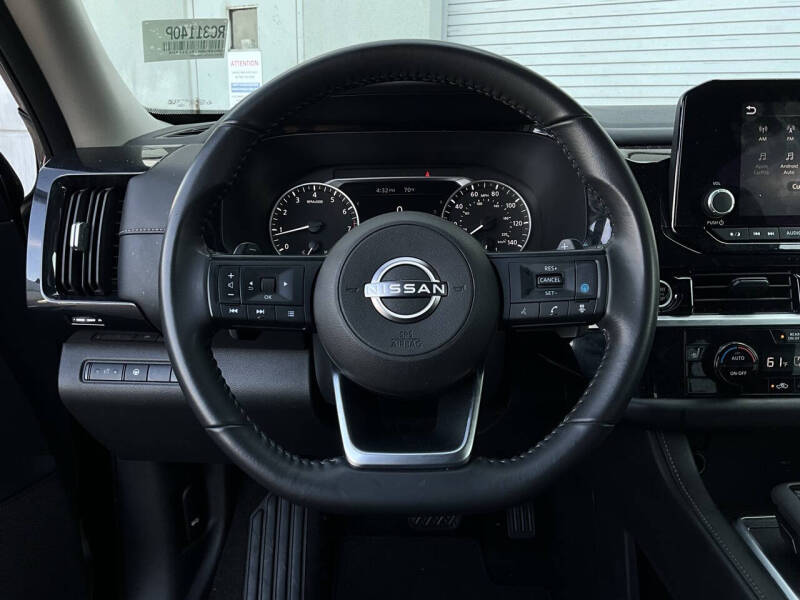 2024 Nissan Pathfinder SV