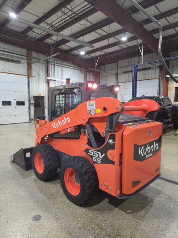 2021 Kubota SSV65