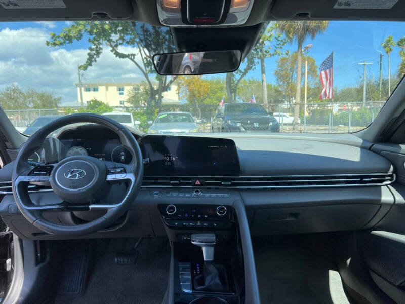 2023 Hyundai Elantra SEL
