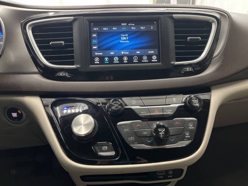 2020 Chrysler Voyager LXi