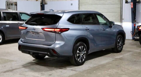 2022 Toyota Highlander Hybrid XLE