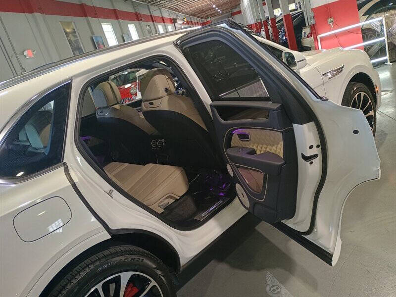 2023 Bentley Bentayga V8