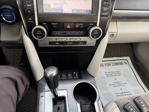 2012 Toyota Camry Hybrid XLE