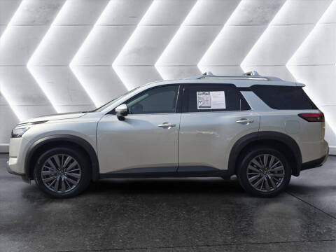 2025 Nissan Pathfinder SL